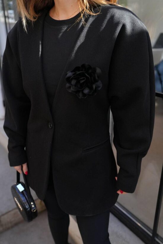 A woman wearing a Yalda Blazer in black.